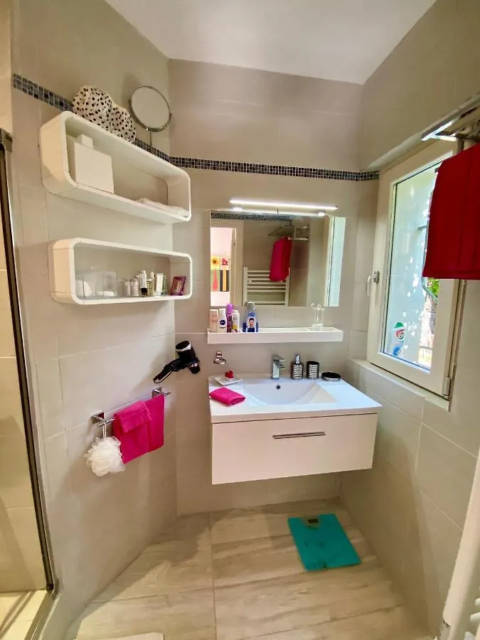 Villa - Chambre Privee Au Calme Pour 2 Personnes Vence Δωμάτια σε οικογενειακή κατοικία